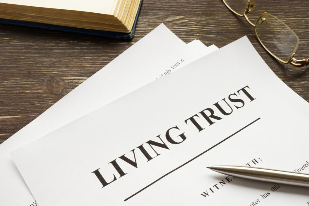 Comparing-a-Last-Will-and-Testament-to-a-Living-Trust-Featured
